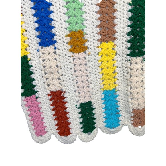 Vtg Crochet Afghan Lap Throw Bright Multi Boho Scalloped Edge Hand Made 23x37 - Picture 4 of 9